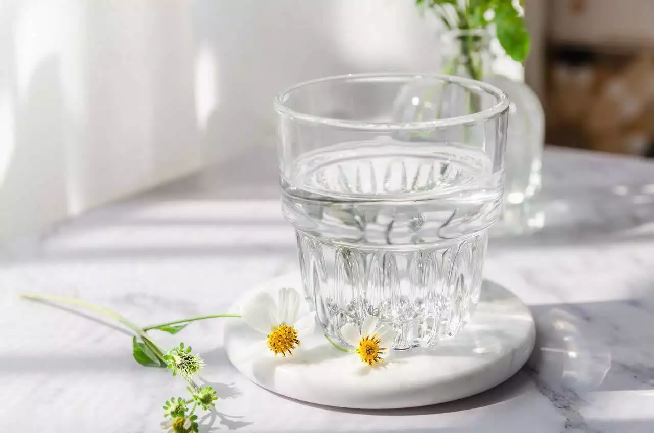 刚运动完能喝水吗？科学解答运动饮水问题及避免事项