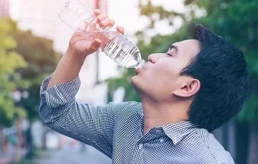 一杯水的人体之旅！难怪医生总让多喝水……