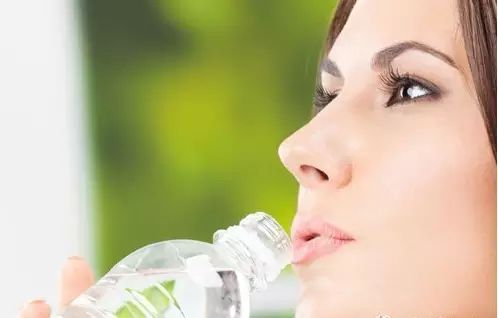 又有新发现……“多喝水”有益健康 真的有用！