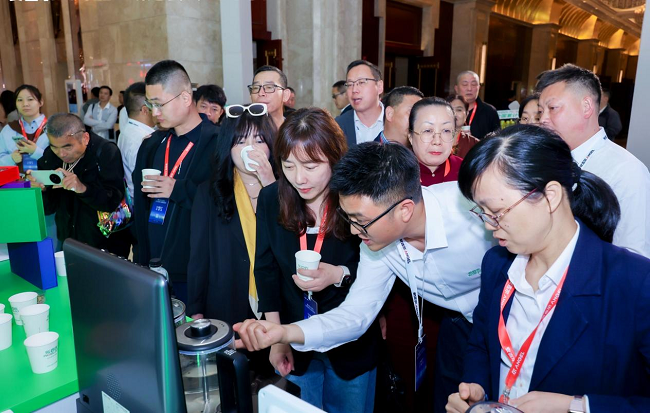 渠道革新饮领未来 国民老品牌乐百氏“一店双商”激活健康饮水万亿市场